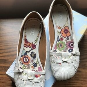 Mossimo Supply Co. White Flats with Floral Lining